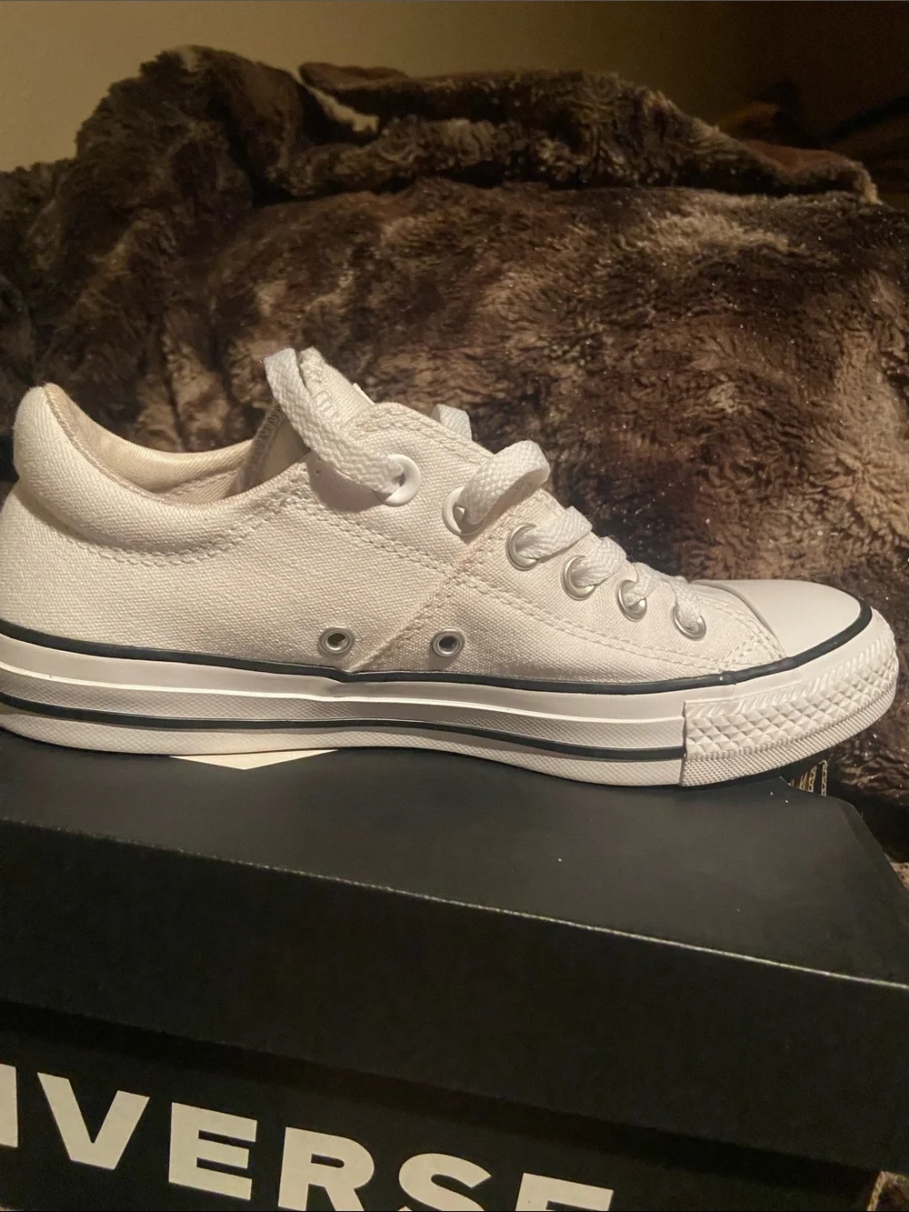 Converse White Low Top Canvas Sneakers - Picture 7 of 13